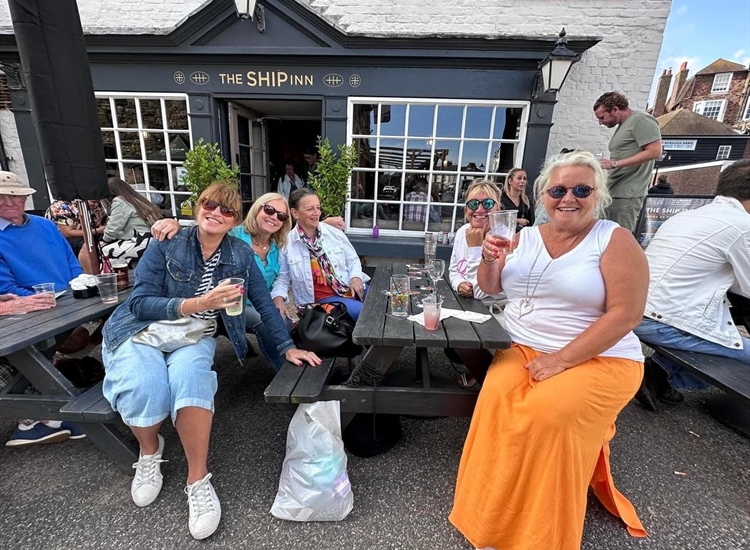 FESTIVAL GOERS - THE SHIP INN