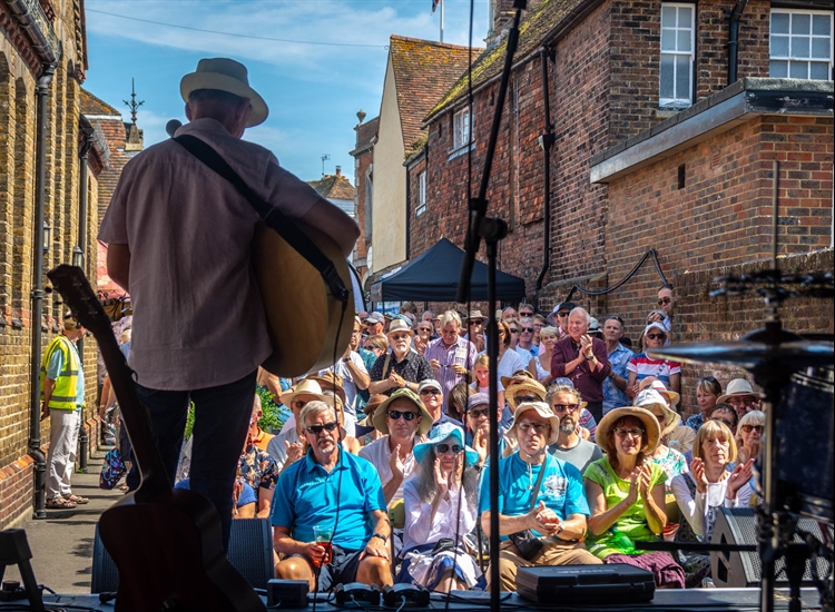 COMMUNITY MUSIC STAGE