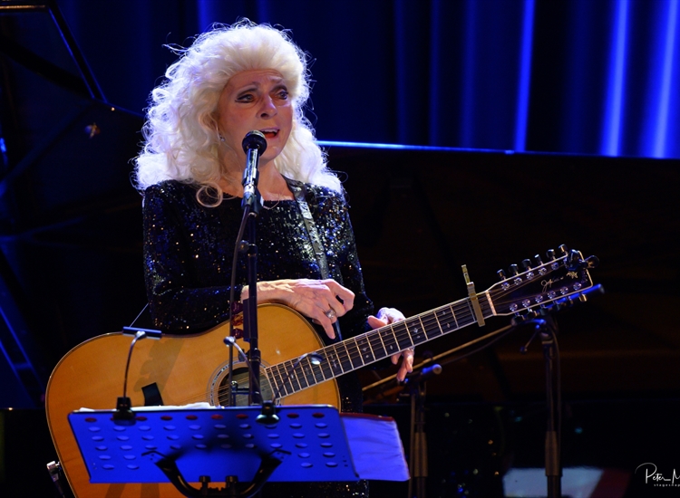 JUDY COLLINS