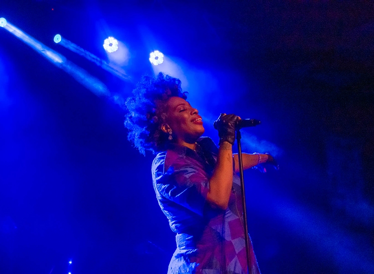 MACY GRAY