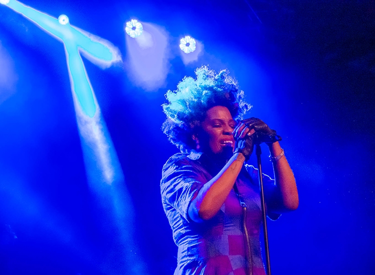 MACY GRAY