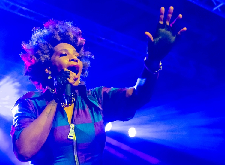 MACY GRAY